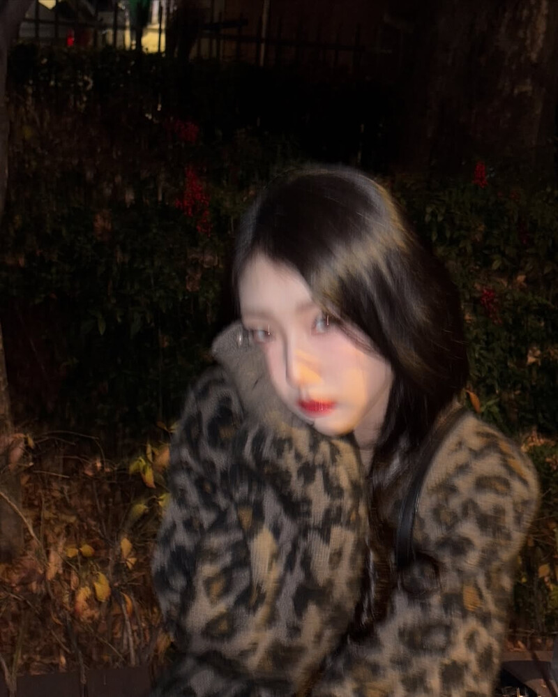 241212 - YeoJin Instagram Update documents 5