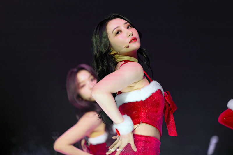 241225 Dreamcatcher SuA - '7 Doors of Christmas: A Lucky Encore' in Seoul Day 2 documents 1