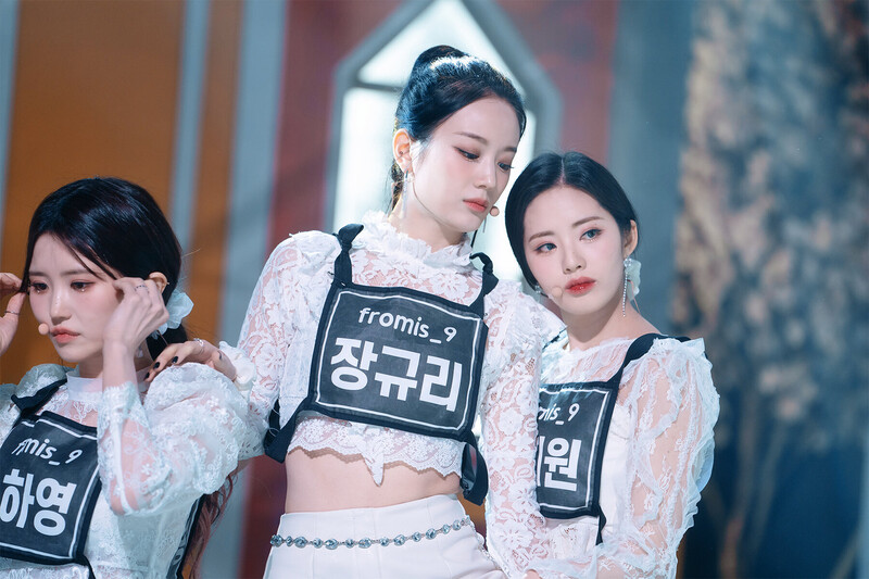 220123 fromis_9 - 'DM' at Inkigayo documents 13