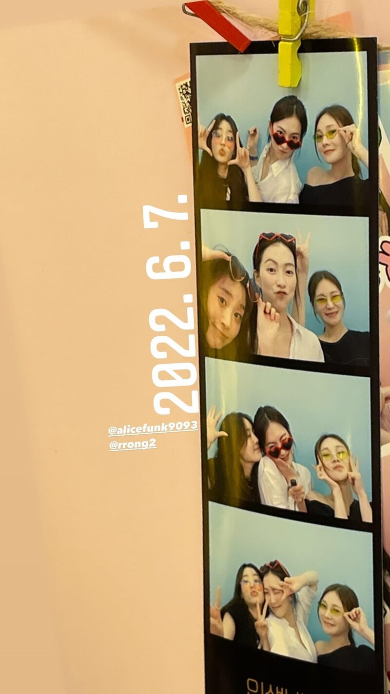 221231 KARA Jiyoung Instagram story update documents 19