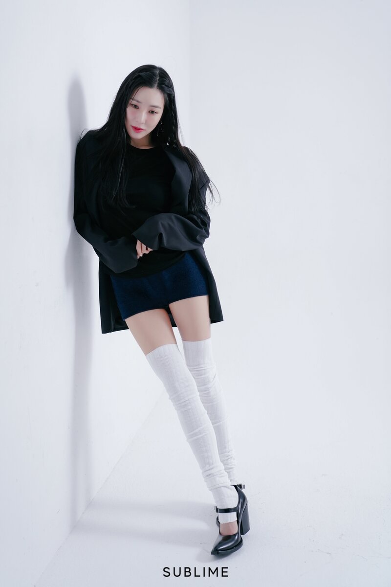 230308 SUBLIME Naver Post - Tiffany Young - Harper's Photoshoot Behind documents 4