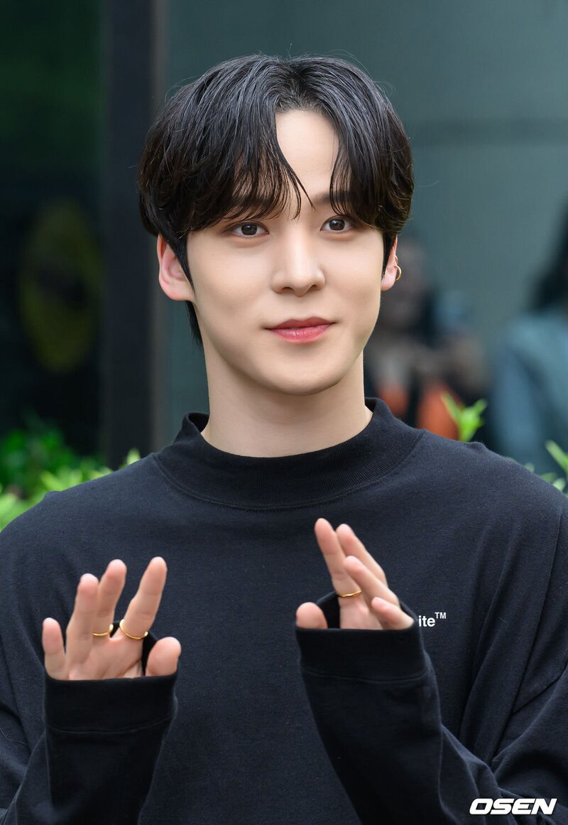 230529 ATEEZ heading to Immortal Songs Recording documents 7
