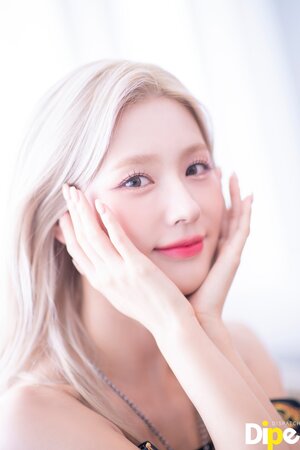 221016 (G)I-DLE Miyeon - 2022 World Tour in Singapore Photoshoot by Dispatch