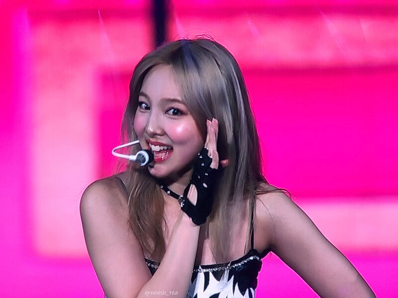 220514 TWICE Nayeon - 4th World Tour ‘Ⅲ’ Encore in Los Angeles Day 1 documents 14