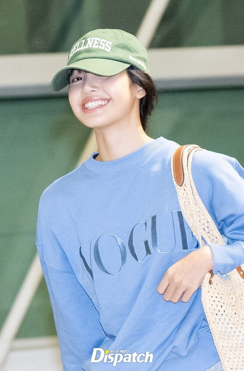 240810 - LISA at Incheon International Airport documents 1