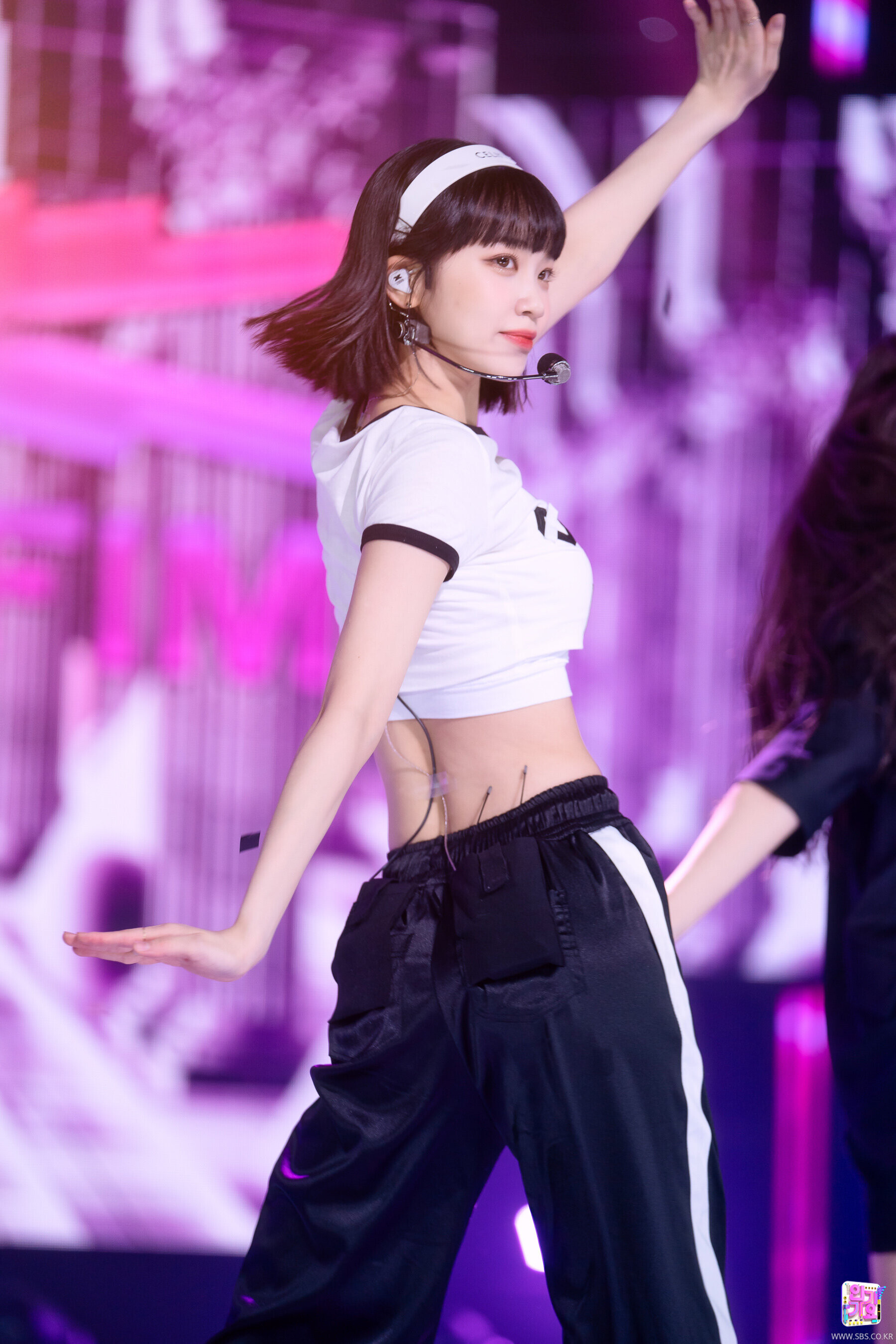 220529 LE SSERAFIM Chaewon - 'FEARLESS' at Inkigayo | kpopping