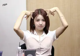 240818 WOOAH - LUCY at fan sign event