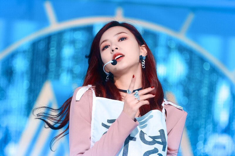 220220 Apink Hayoung - 'Dilemma' at Inkigayo documents 13
