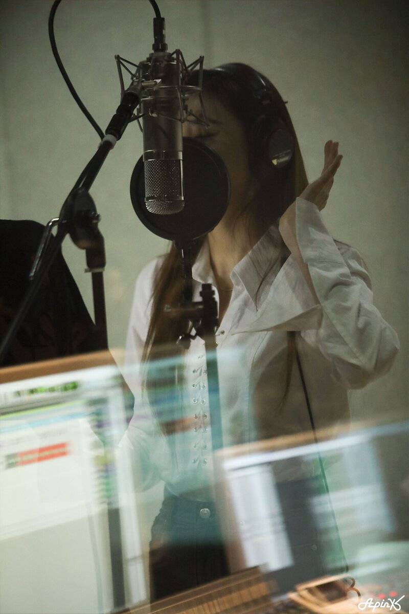 220420 IST Naver post - APINK 'I want you to be happy' recording behind documents 8