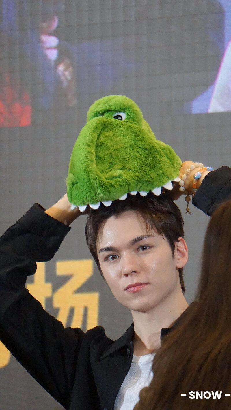 241229 SEVENTEEN Vernon - Yiziyhu Fansign Event in Shanghai documents 3