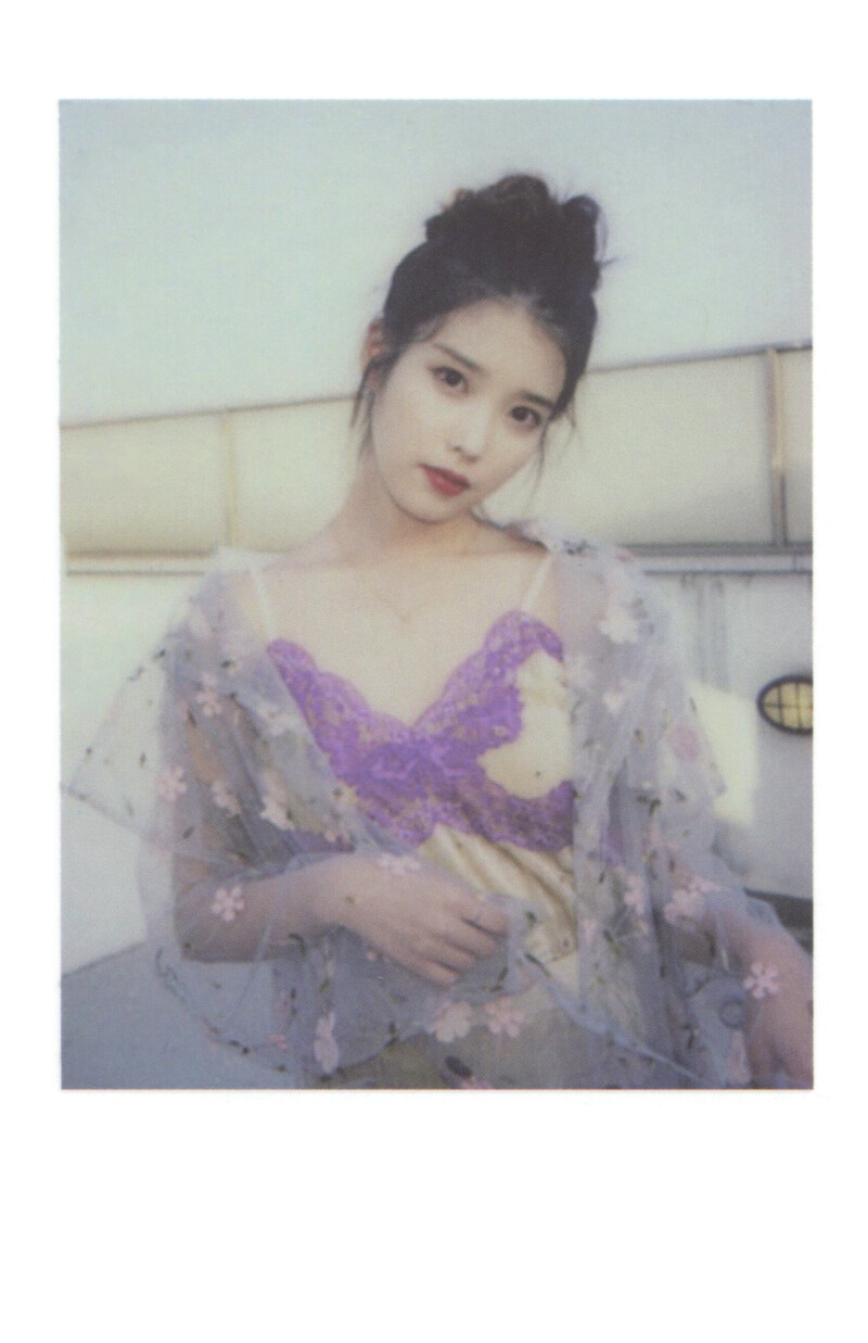 IU 2022 Season's Greetings (Scans) documents 8