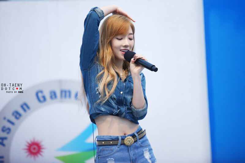 140929 Girls' Generation-TTS Taeyeon at SBS Cultwo Show documents 12