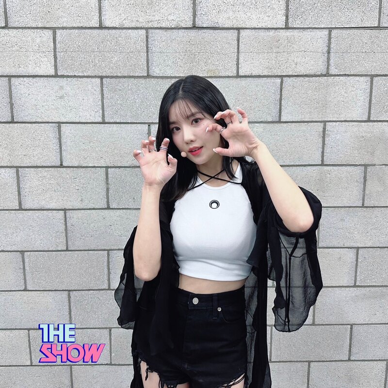 230321 Kwon Eunbi SNS Update at The Show documents 1
