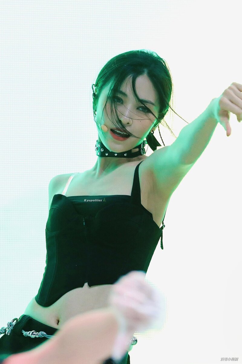 230520 ITZY Ryujin - Head In The Clouds Festival documents 5