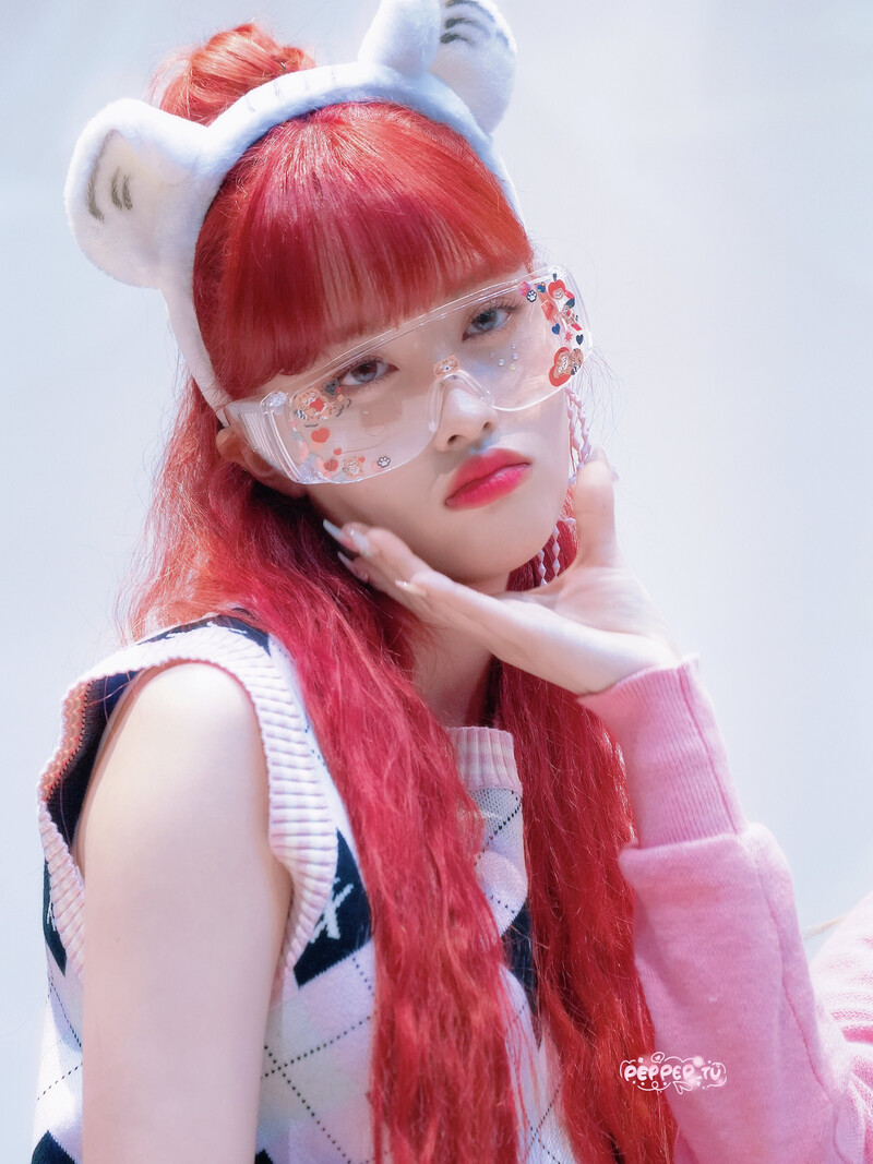 220807 STAYC Yoon at Apple Music Fansign documents 2