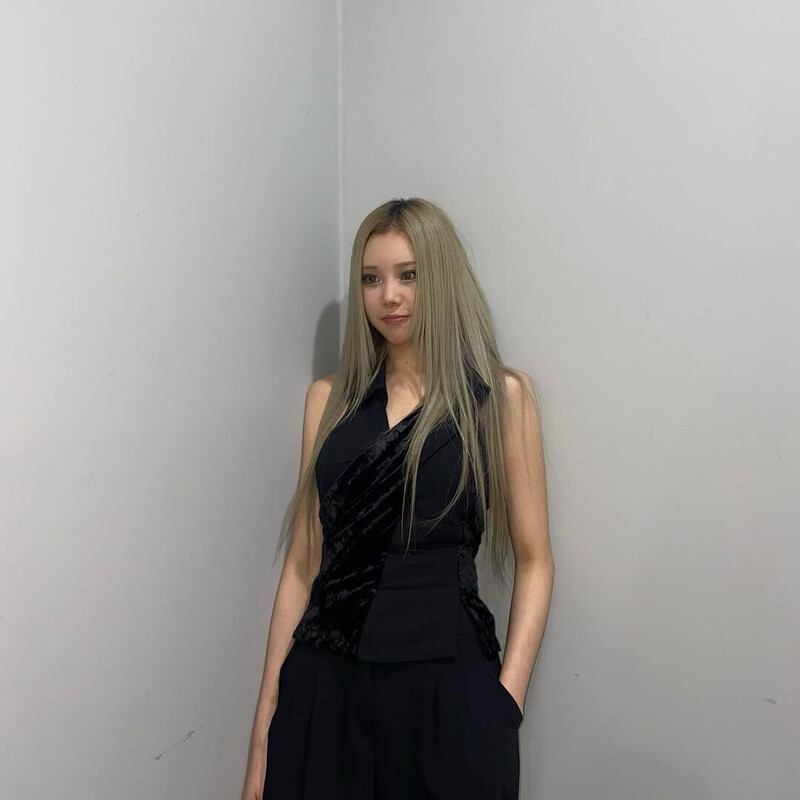 221004 MOMOLAND JooE Instagram Update documents 3