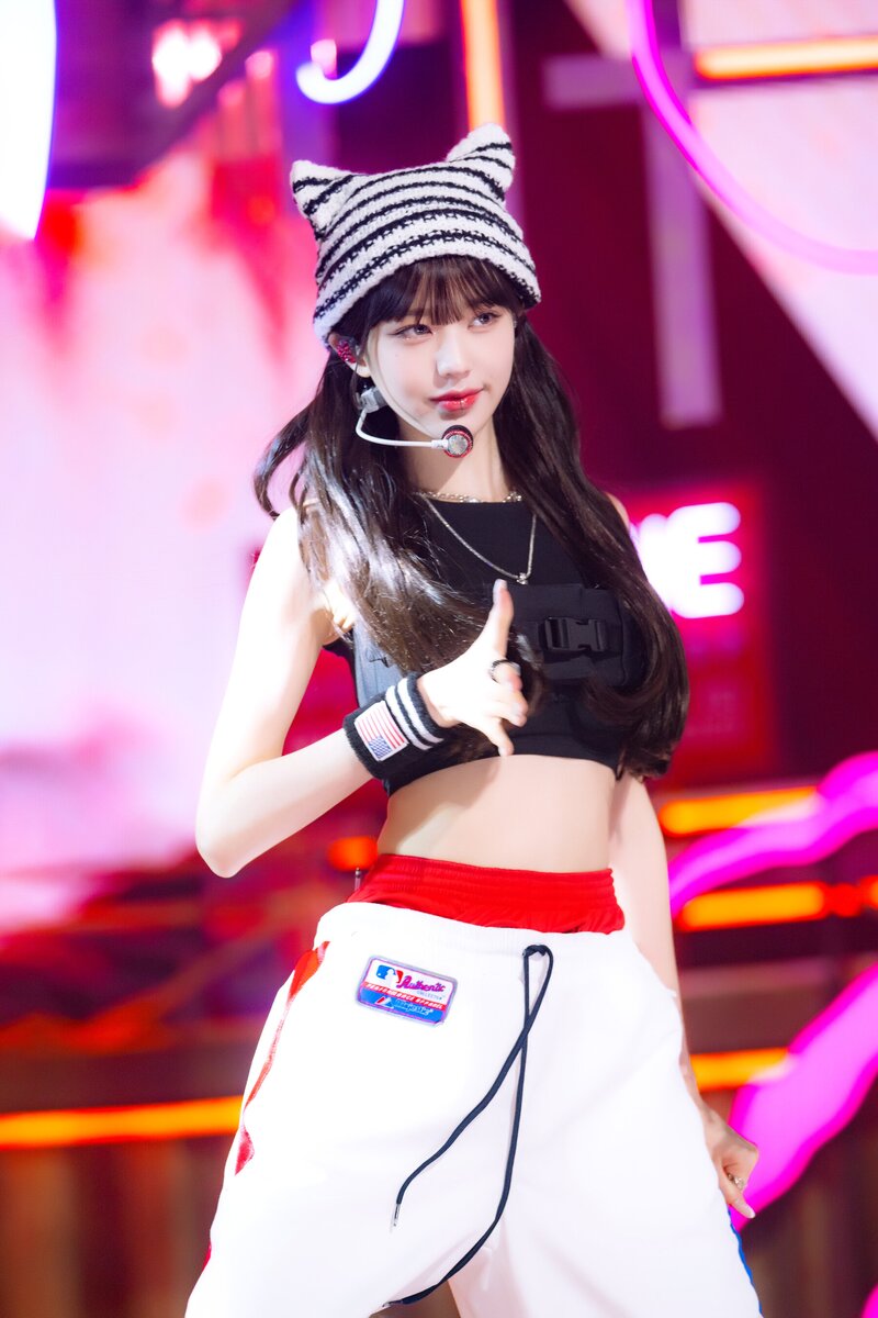 231015 IVE's Wonyoung - 'Off The Record' + 'Baddie' at SBS INKIGAYO ...