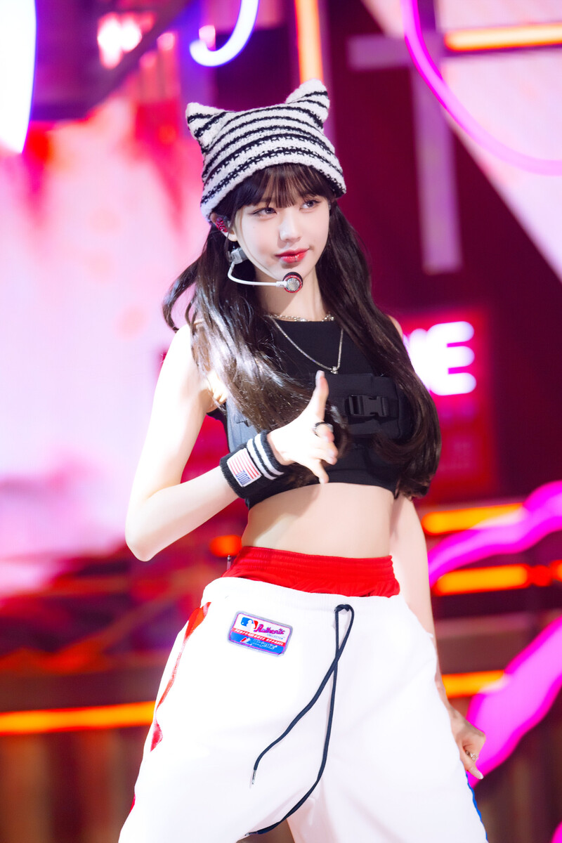 231015 IVE's Wonyoung - 'Off The Record' + 'Baddie' at SBS INKIGAYO documents 8