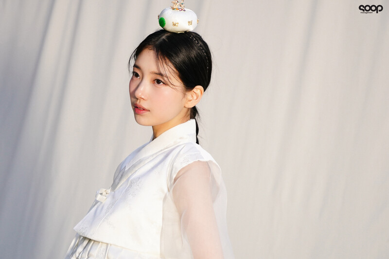 240108 SOOP Naver Post - Suzy - Elle Korea January Issue Photoshoot Behind documents 4