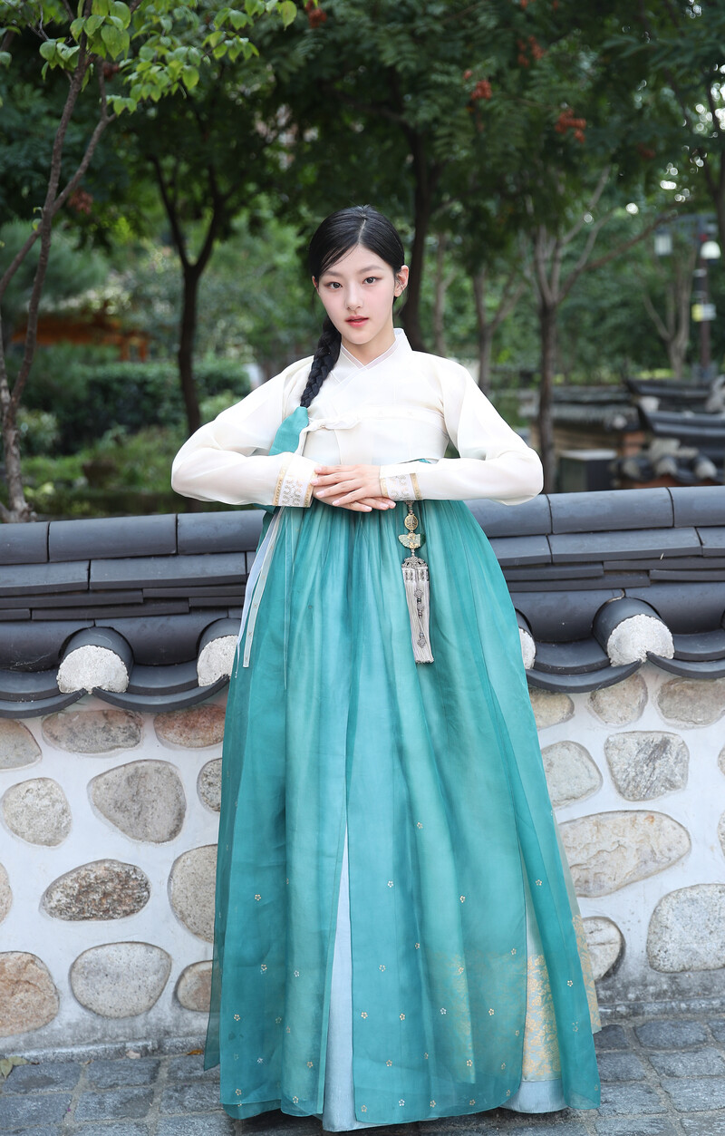 KISS OF LIFE Haneul - 2024 Hanbok Interview Photos by News1 documents 9