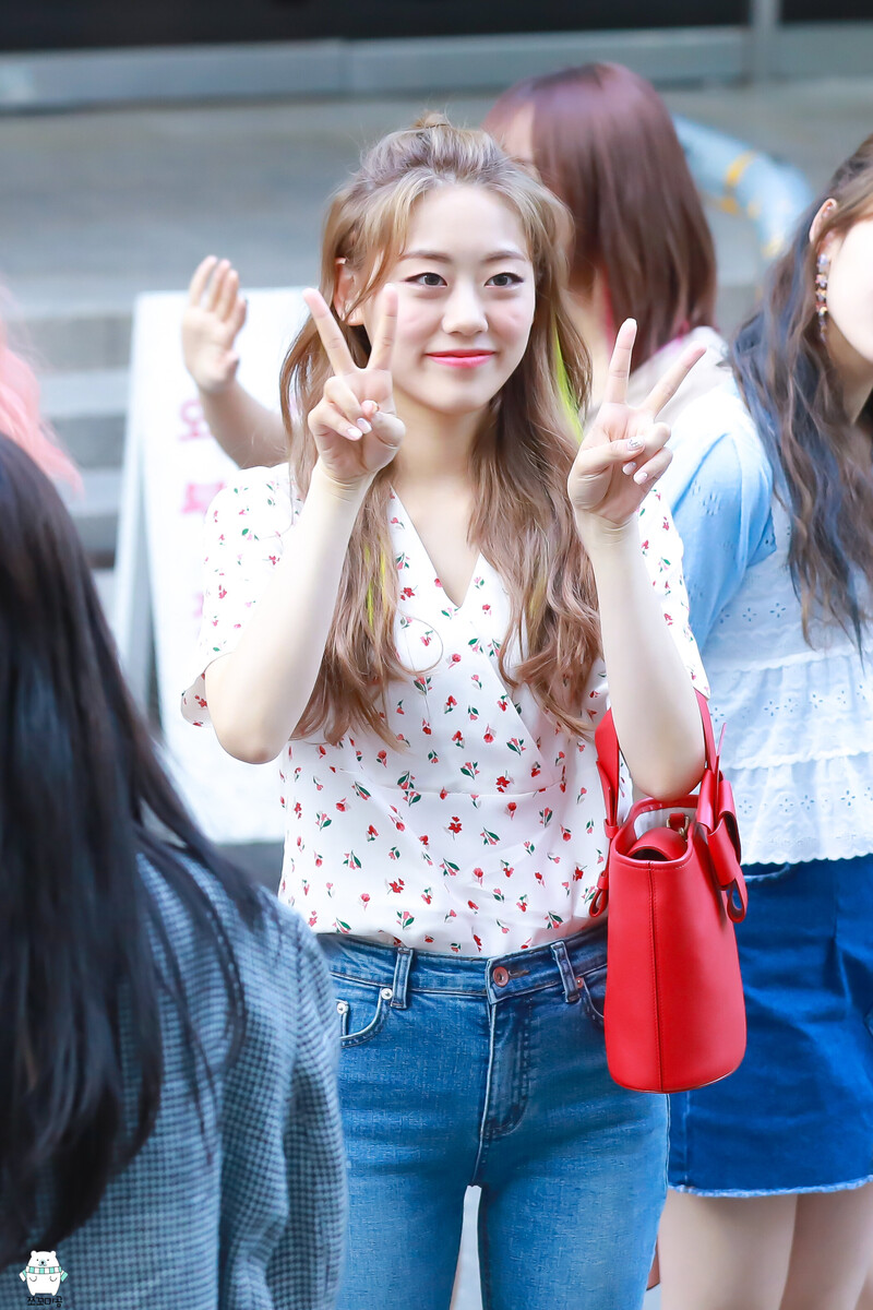 190524 Weki Meki Lua at Music Bank documents 1