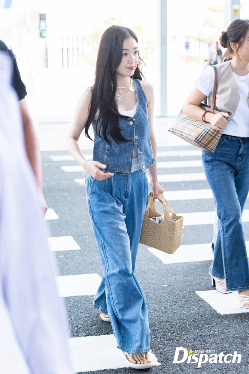 230523 RED VELVET Irene at Incheon International Airport documents 4