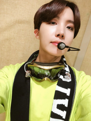 BTS Twitter update with J-Hope | 180528 