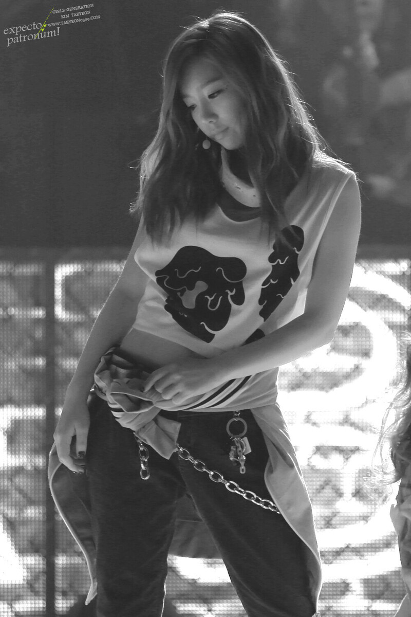 130106 Girls' Generation Taeyeon at KBS Open Hope Concert documents 12