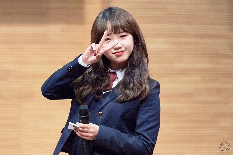 180519 Weki Meki Yoojung at 'Lucky' Gangbyeon Fansign documents 3