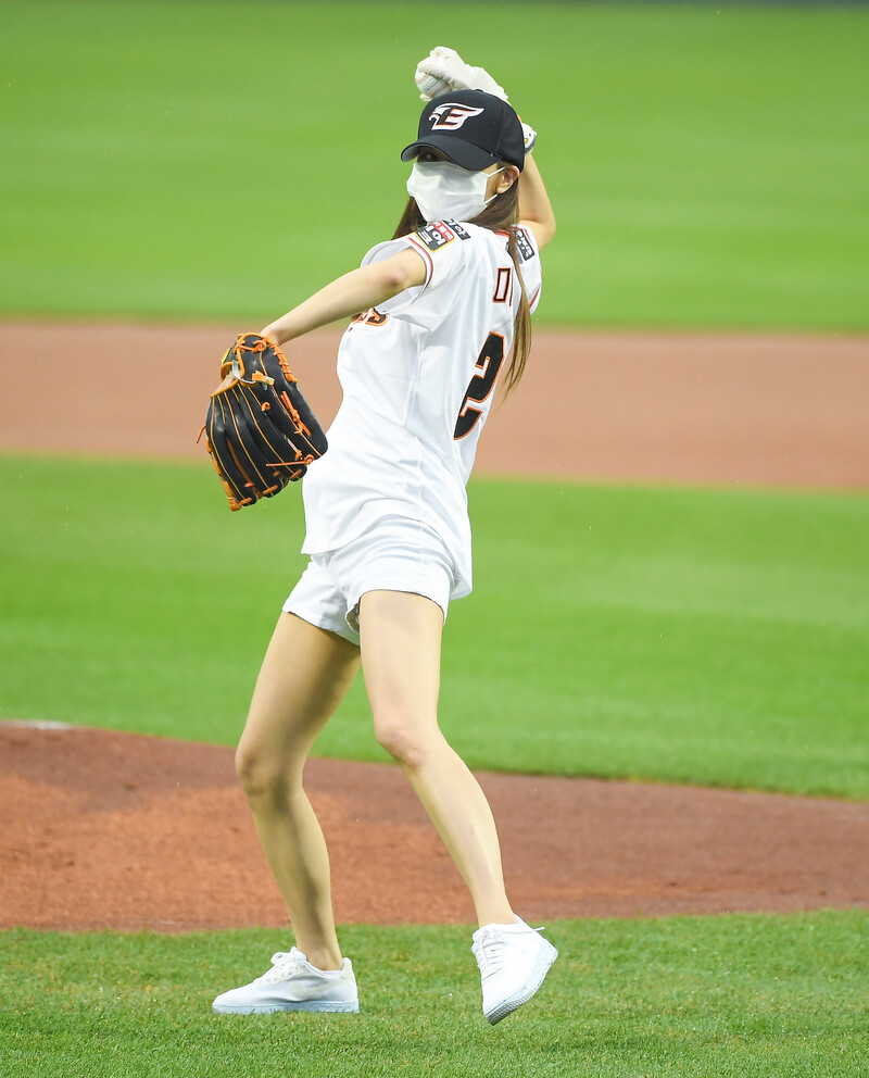 210615 Lovelyz Mijoo - Hanwha Eagles 1st Pitch documents 6