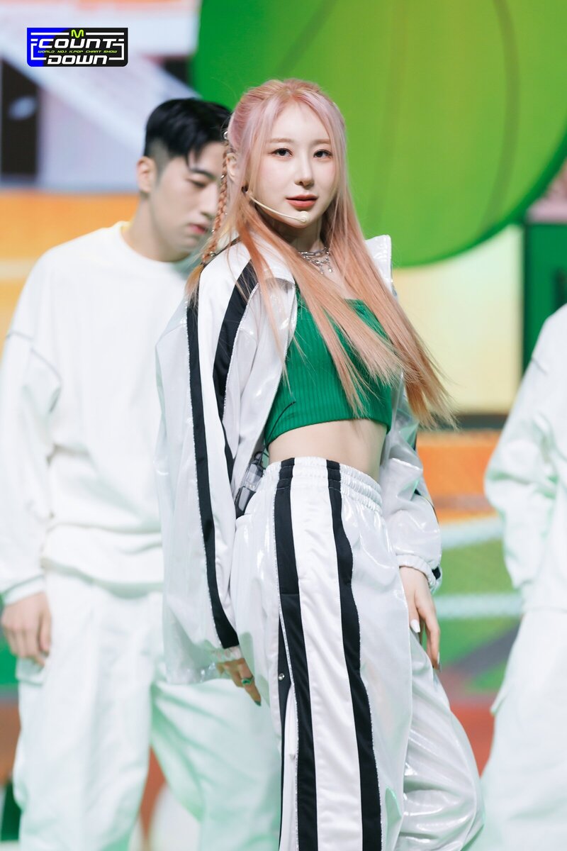 230413 LEE CHAE YEON - 'KNOCK' at M COUNTDOWN documents 9