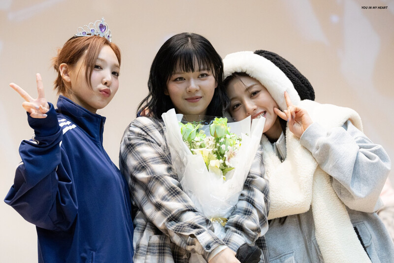 240303 JIHYO, NAYEON & JEONGYEON - FANSIGN EVENT documents 1