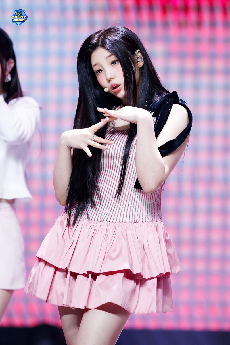 240404 ILLIT Wonhee - 'Magnetic' at M COUNTDOWN documents 1