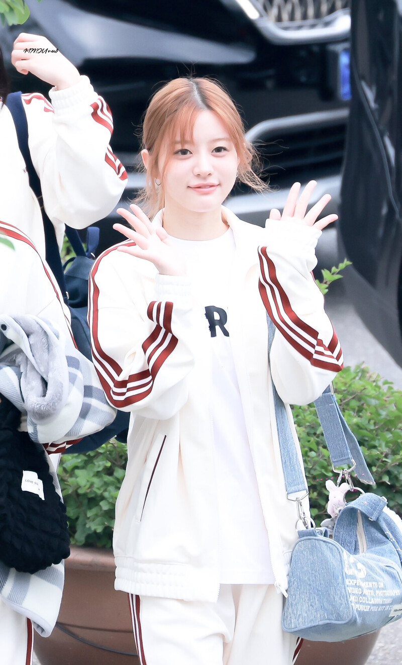 240805 ILLIT's Minju at ISAC 2024 documents 1