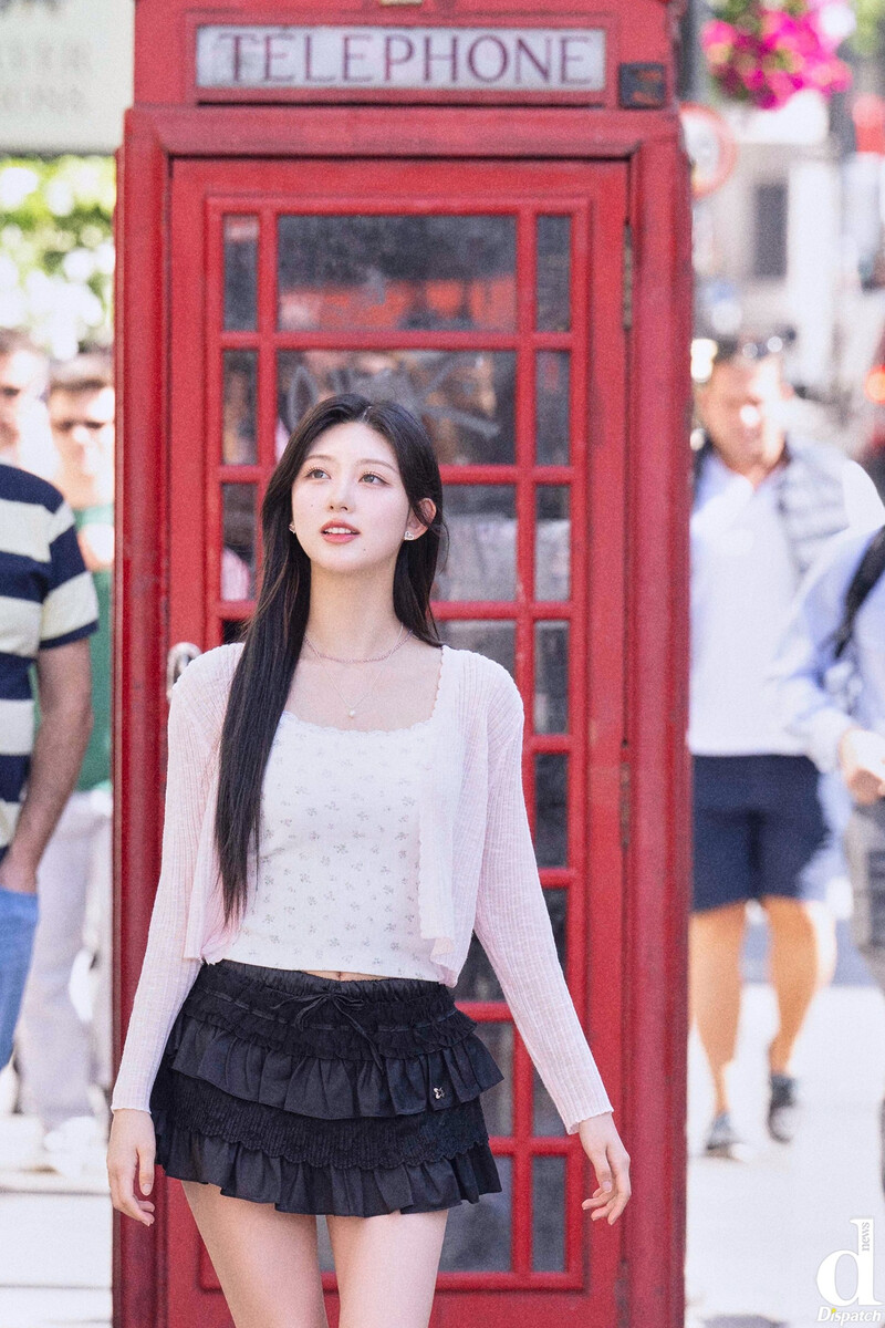 IVE's Gaeul & Leeseo - [NAVER X DISPATCH] Dicon Photoshoot in London documents 2