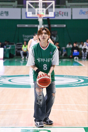 241108 ATEEZ Yeosang at 2024-2025 Women's Professional Basketball Game – Hana Bank and Asan Woori Bank