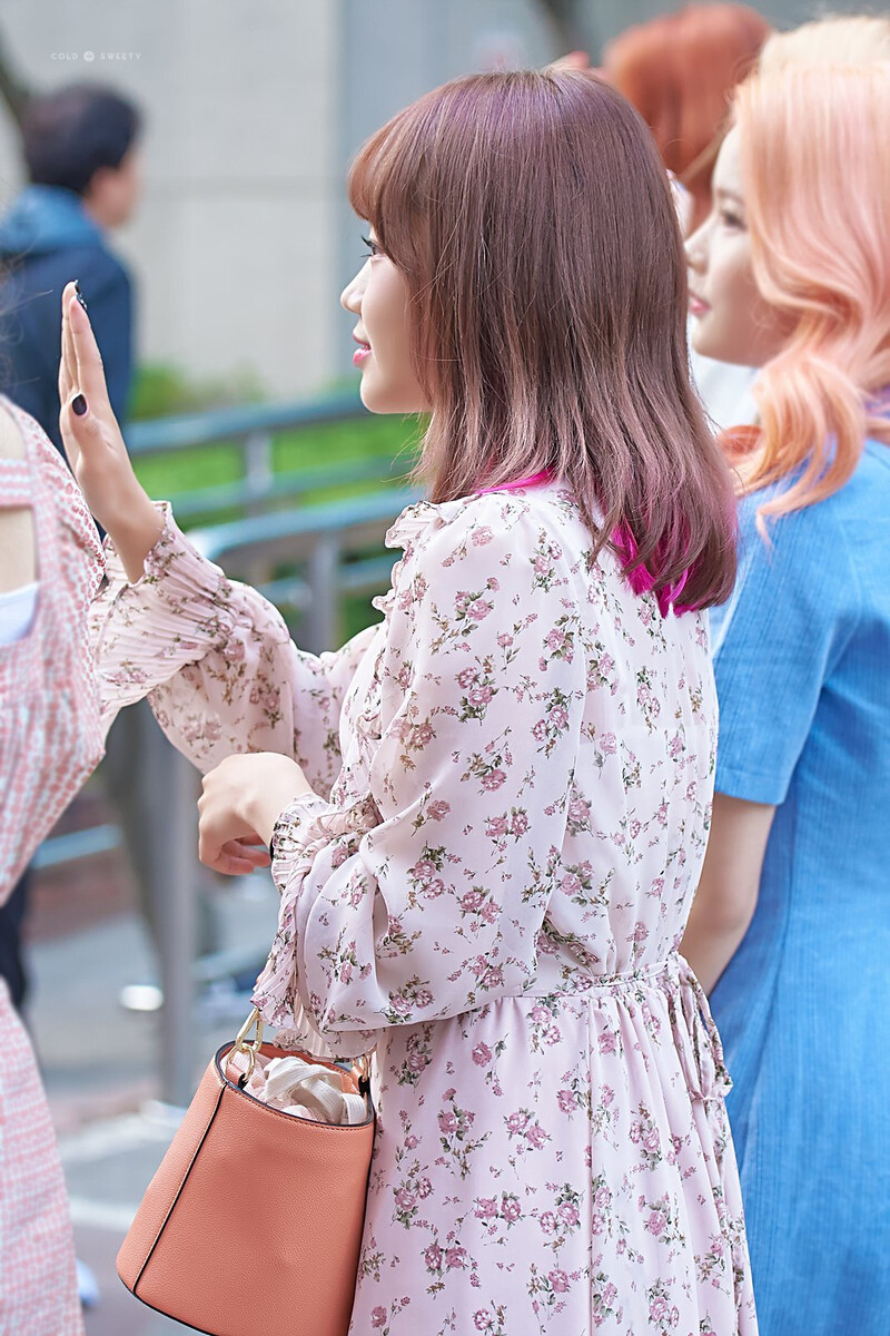 190517 Weki Meki Yoojung at Music Bank documents 1