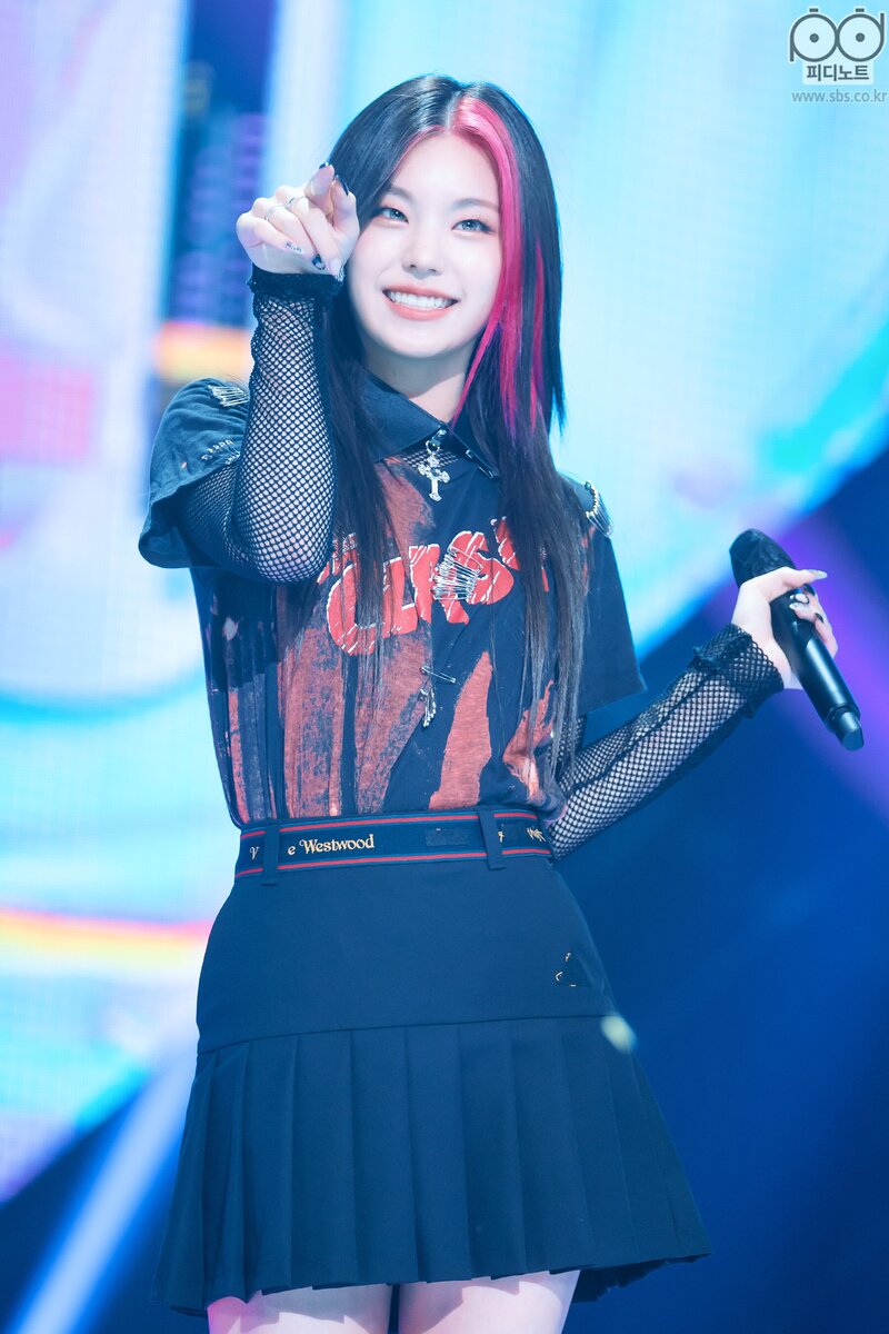 211010 ITZY - #1 Encore Stage at Inkigayo documents 12