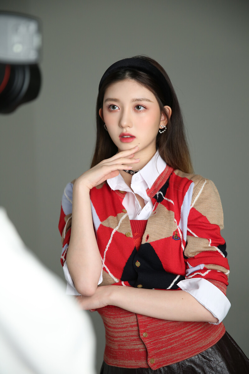 220327 Starship Naver - IVE x S Cawaii May Issue - Photoshoot Behind documents 5