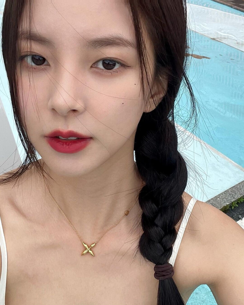 220821 Shin Suhyun Instagram Update documents 5