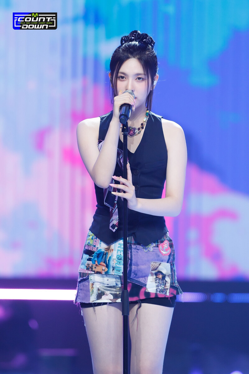 220922 NMIXX Bae - 'DICE' & 'COOL (Your rainbow)' at M COUNTDOWN documents 13