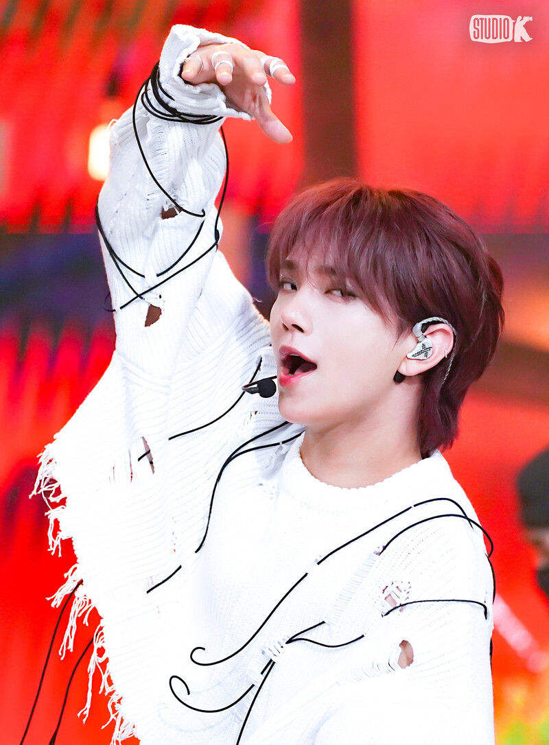 230428 SEVENTEEN Joshua - 'Super' at Music Bank documents 1