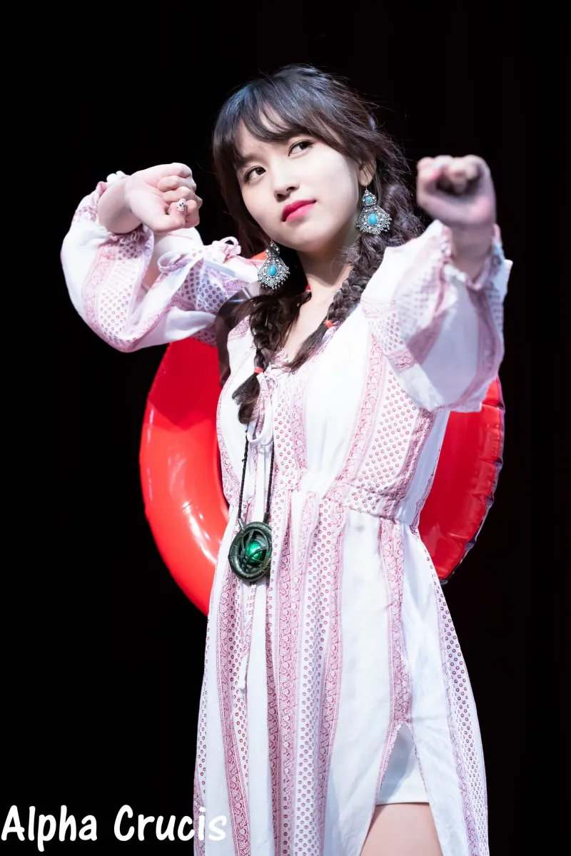 TwiceMina1624.jpg