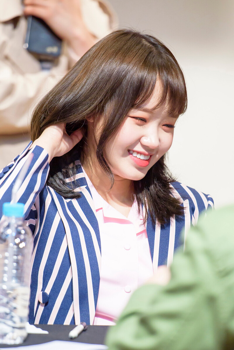 180401 Weki Meki Yoojung at Songpa & Jungu 'Lucky' Fansigns documents 17