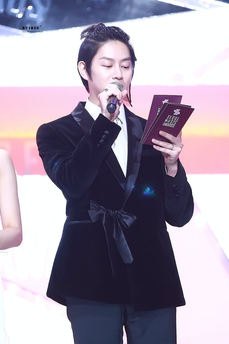 190115 Heechul at Seoul Music Awards documents 8