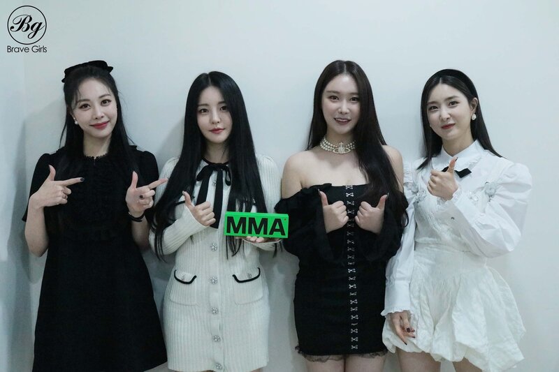 220112 Brave Girls Naver Post - MAMA2021 Behind documents 15