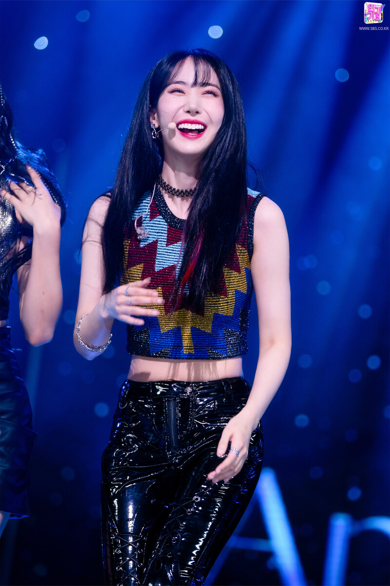 220227 VIVIZ Sinb - 'BOP BOP!' at Inkigayo documents 12