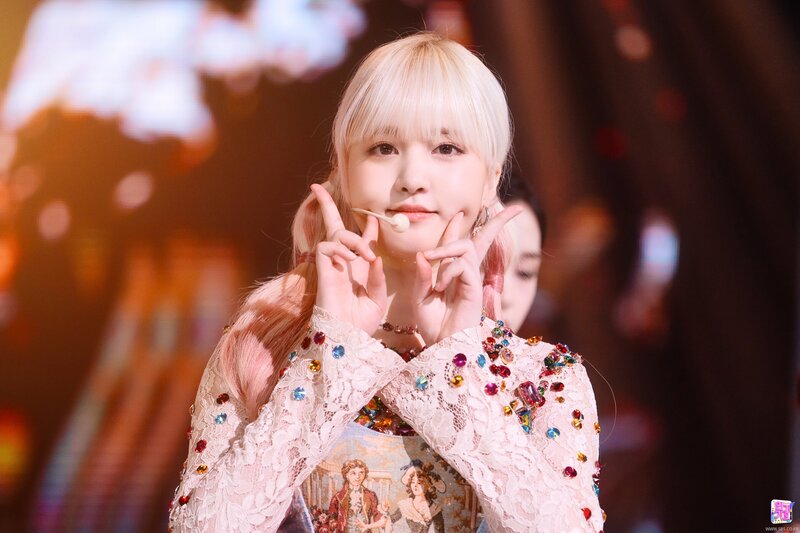 220417 LIZ- IVE 'LOVE DIVE' at INKIGAYO documents 4