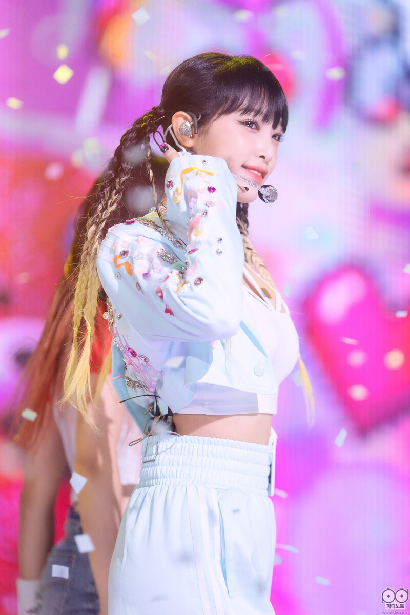 220814 Yena - 'SMARTPHONE' at Inkigayo documents 8