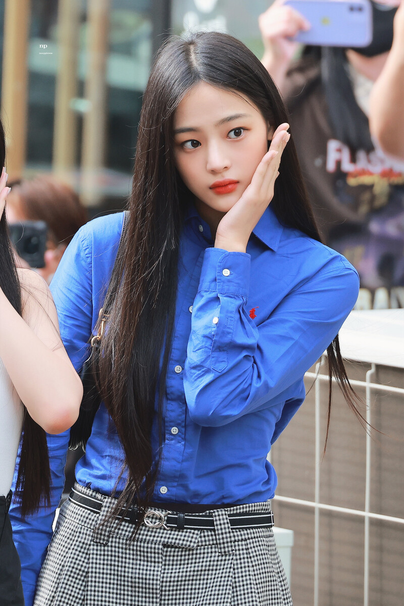 220819 NewJeans Minji - Music Bank Commute | kpopping